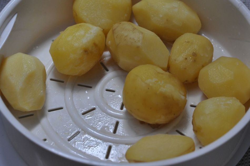 Как приготовить молодую картошку в мультиварке