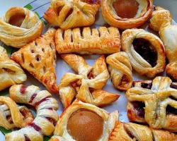 Apa yang harus disiapkan dari sisa -sisa adonan bebas -bebas: resep untuk pai, pai, croissant, kue