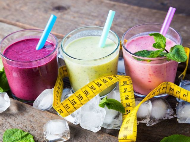 Cocktail proteici per la perdita di peso: come funziona un cocktail proteico? Ricette domestiche per bevande proteiche: con uova, frutta, cottage, limone, kefir