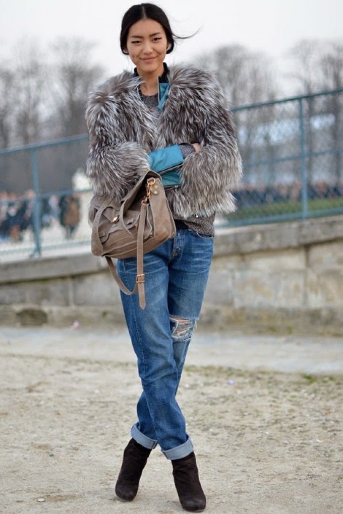 Зимняя женская куртка с джинсами