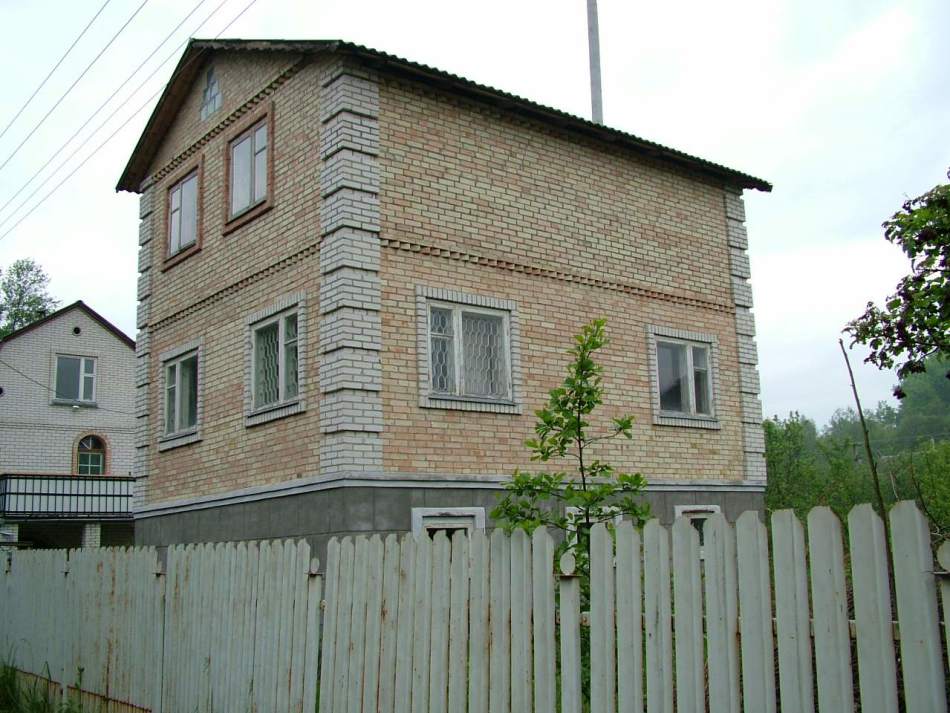 Penampilan bangunan perumahan pribadi di daerah pedesaan