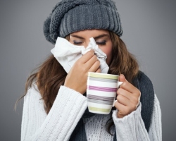 7 things that exacerbate the symptoms of colds: which is better not to do?