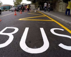 Yellow marking zigzag at the bus stop: is it possible to stop there - important points