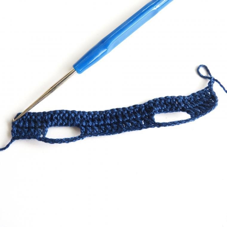 2. korak: Pletene vrstice s kročkami, ki postopoma širijo pletenje