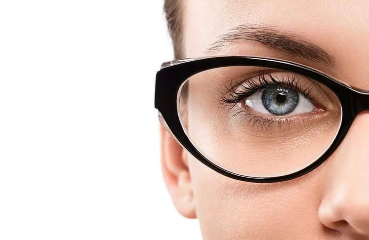 Jika Anda memakai kacamata, maka penglihatan tidak akan memburuk