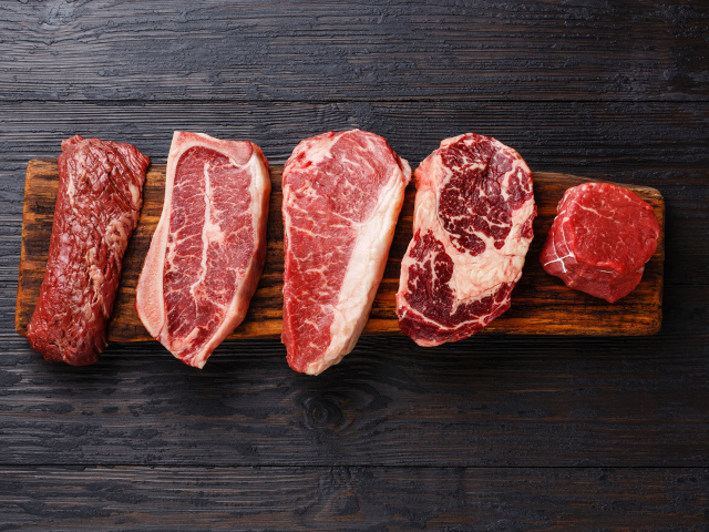 Est-il possible de manger de la viande crue - les avantages et les dommages possibles