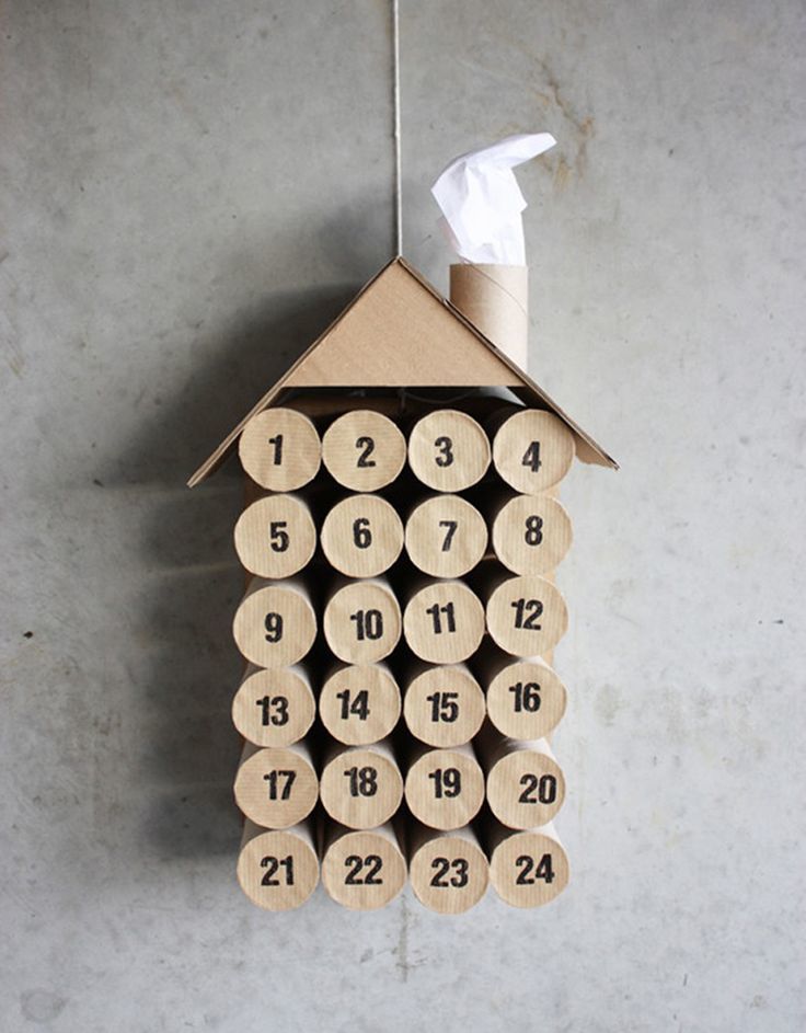 Календарь из картона в виде домика