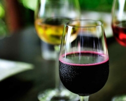 Anggur buatan sendiri, tingtur, tuangkan, minuman keras honeysuckle: resep terbaik dan sederhana