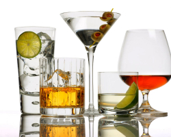 Les cocktails alcoolisés sont forts et légers: les meilleures recettes. Comment cuisiner des cocktails alcoolisés de vacances à la maison?