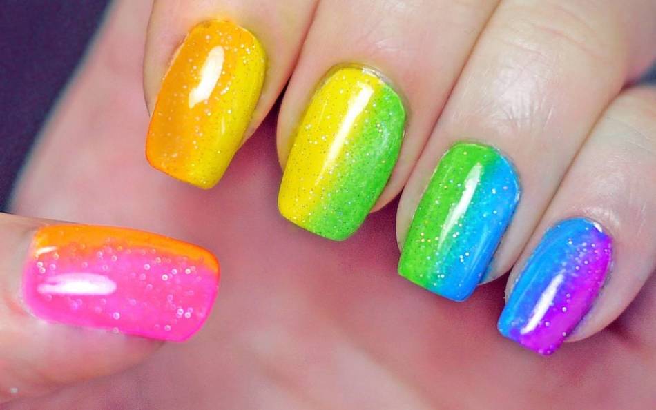 Fashionable rainbow manicure for autumn