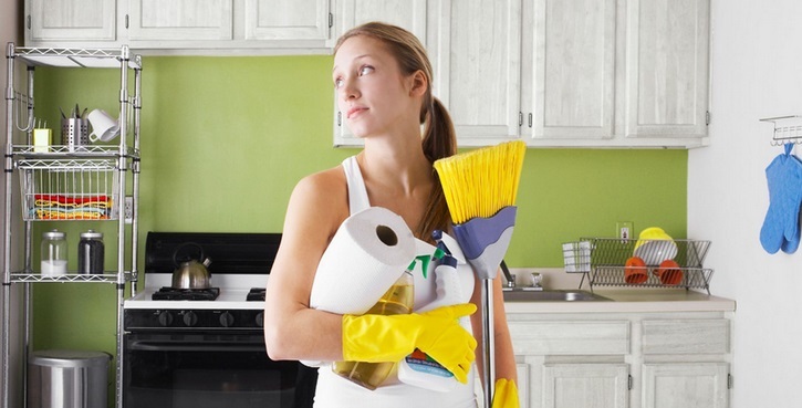 Before conducting the ritual to remove cockroaches, the house should be removed and cleaned with holy water.