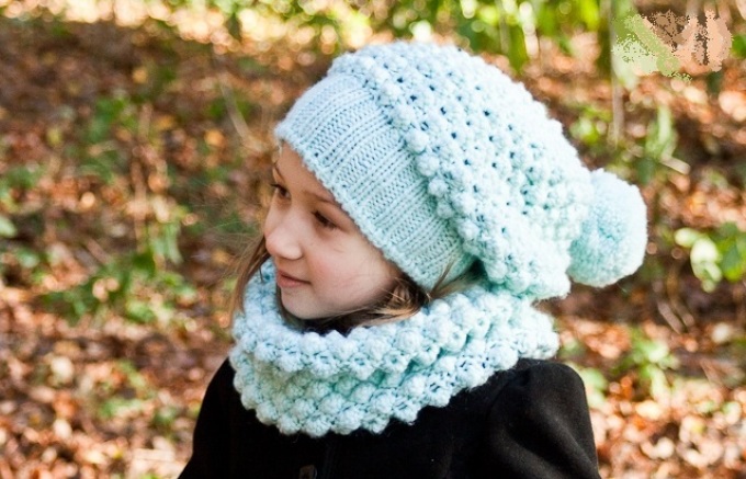 Knitted snood and mint hat with a viscous popcorn crochet