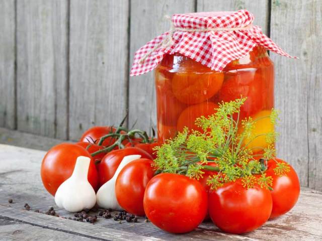 Tomates bolgariennes pour l'hiver: la meilleure recette étape par étape avec des ingrédients détaillés