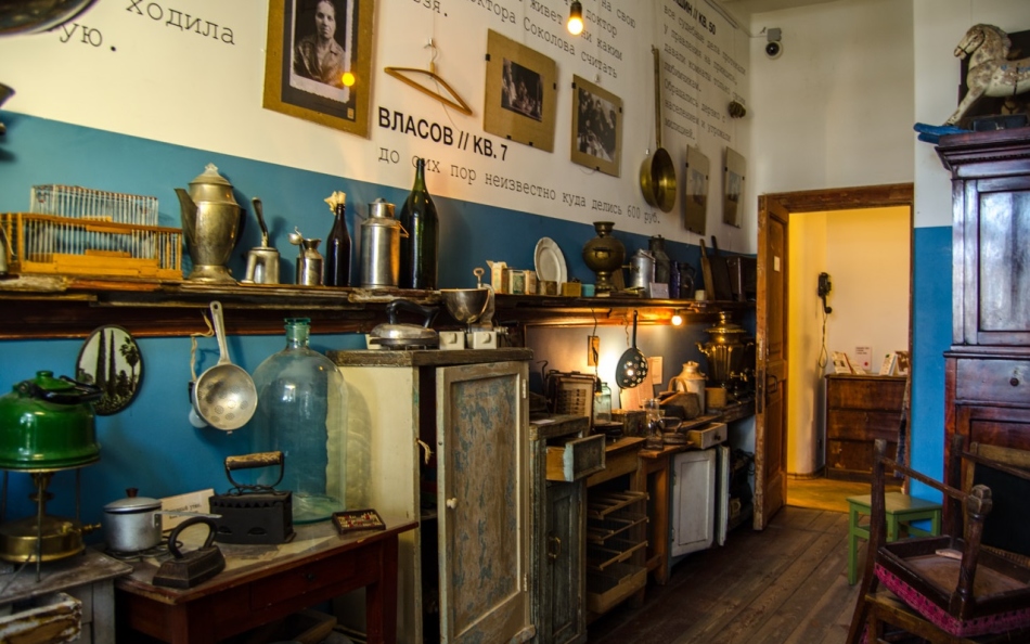 Кухонная утварь квартиры-музея символизирует советскую коммуналку