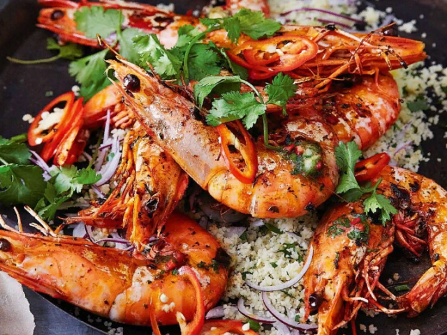 Comment préparer délibérément les lobstones congelées, congelées, sans voie avec la tête et sans tête dans une casserole, un four, un gril, un gril: recettes. Comment mariner les crevettes, les homards et le homard pour la friture: conseils