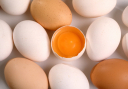 Csirke tojás megfagyott a hűtőszekrényben vagy a hidegben: Lehet -e leolvasztás után? Hogyan lehet használni a fagyasztott csirketojásokat, mit lehet elkészíteni tőlük?