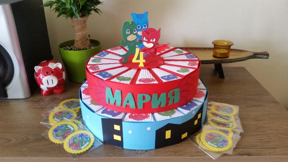 How to beautifully decorate a paper cake