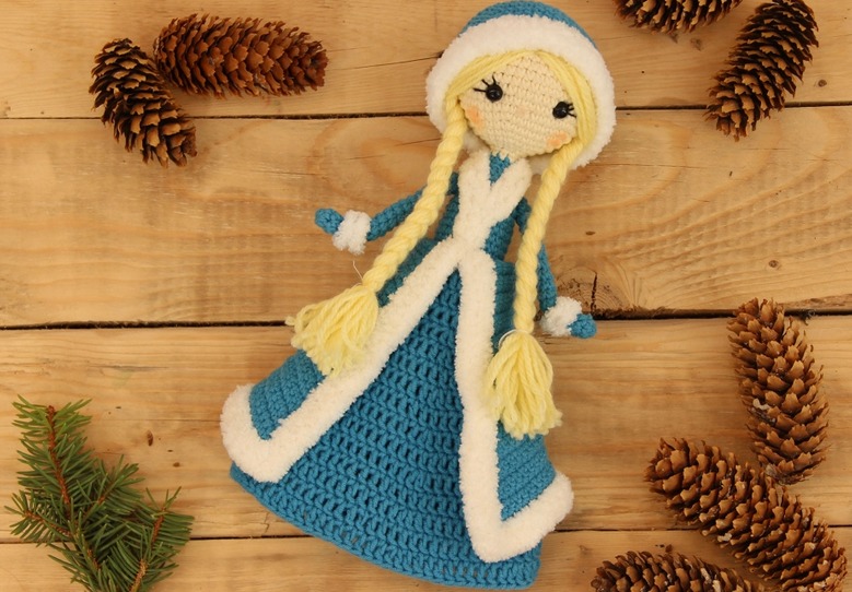 Knitted Snow Maiden