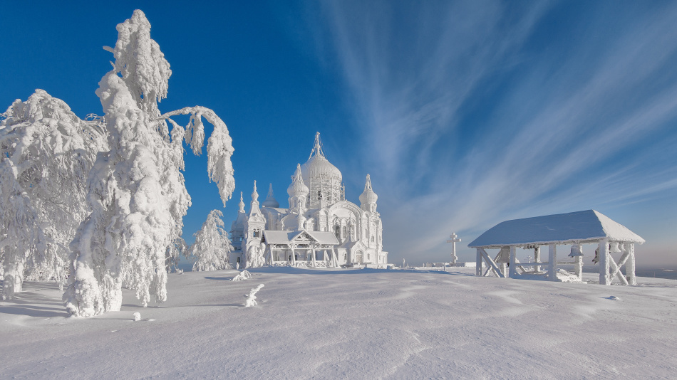 Belogorsky St. Nicholas Monasterio misionero ortodoxo en invierno