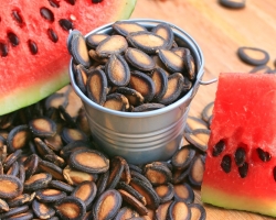 Is it possible to eat a watermelon with bones: is it not harmful, are watermelon bones digested? Watermelon seeds: beneficial properties and contraindications