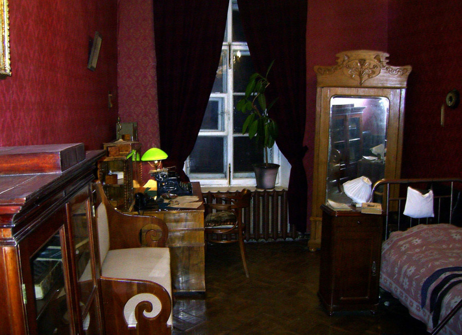 Rooms at the Zoshchenko Museum-Quarter are quite compact