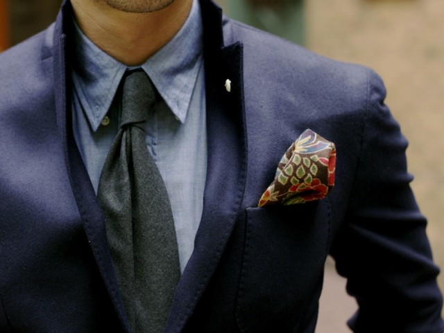 Как завязать галстук: схема. Как завязывать мужской галстук — пошаговая инструкция в картинках и фото