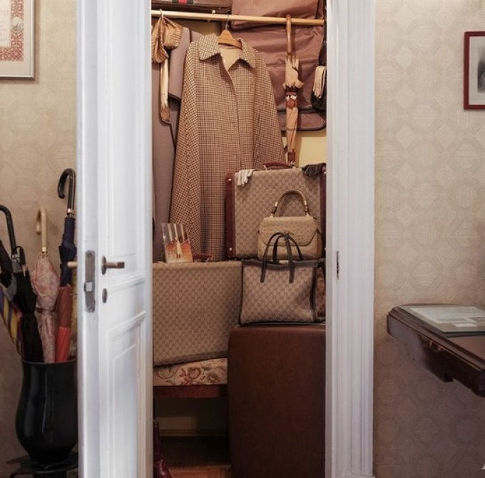 The wardrobe in the museum-apartment of Ulanova is not all set, but according to the presented things, you can evaluate the taste of the ballerina