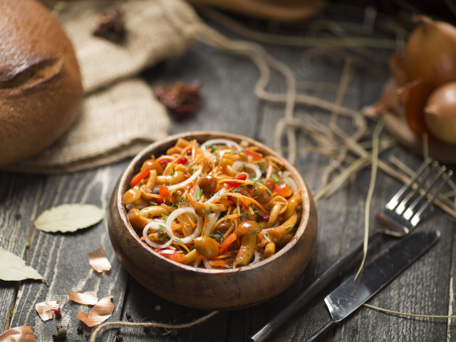 Cómo sal de los champiñones de champiñones rojos para el invierno de una manera fría y ardiente: las mejores recetas, consejos, secretos. Cómo casarse con los platillos en Banks Tasty: una receta de marinadas para los rojos por 1 litro de agua. Cómo sal de sales y cargados, cómo congelar las azafrados para el invierno: receta