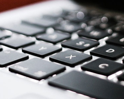 Tujuan tombol pada keyboard laptop: deskripsi