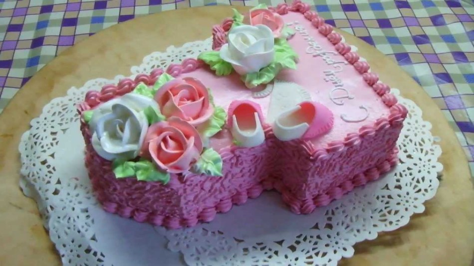 Finom rózsaszín sütemény