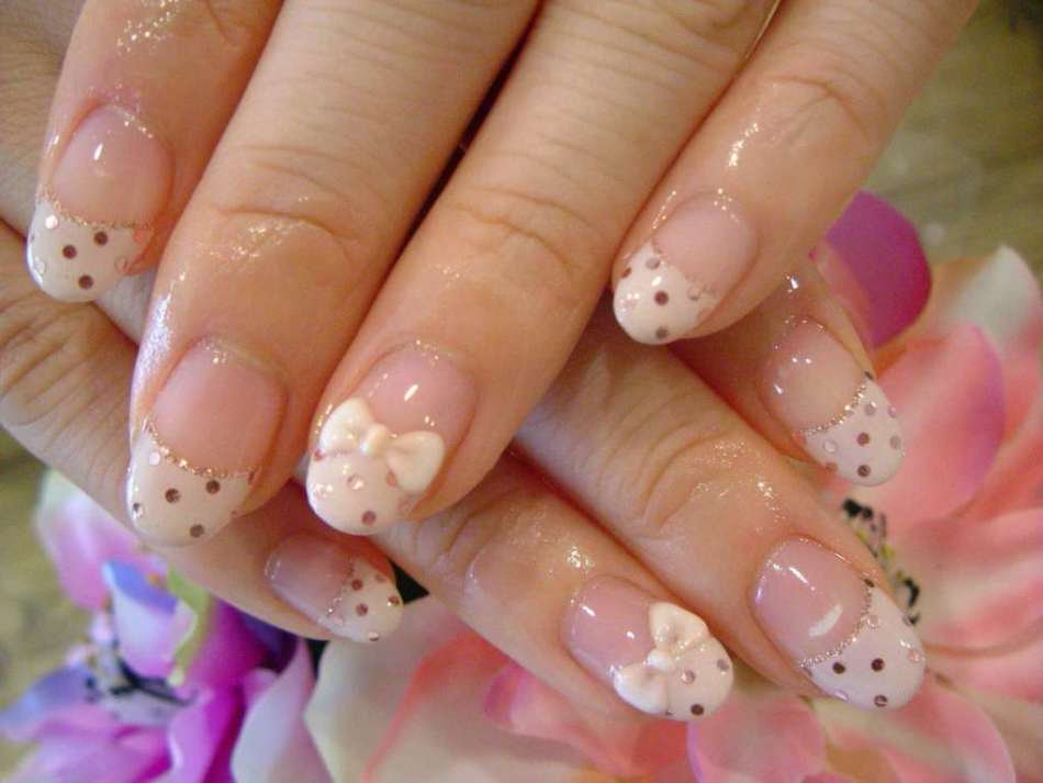 Pea nail design with a bow