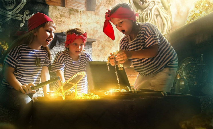 Pesta bajak laut untuk anak -anak di tahun baru