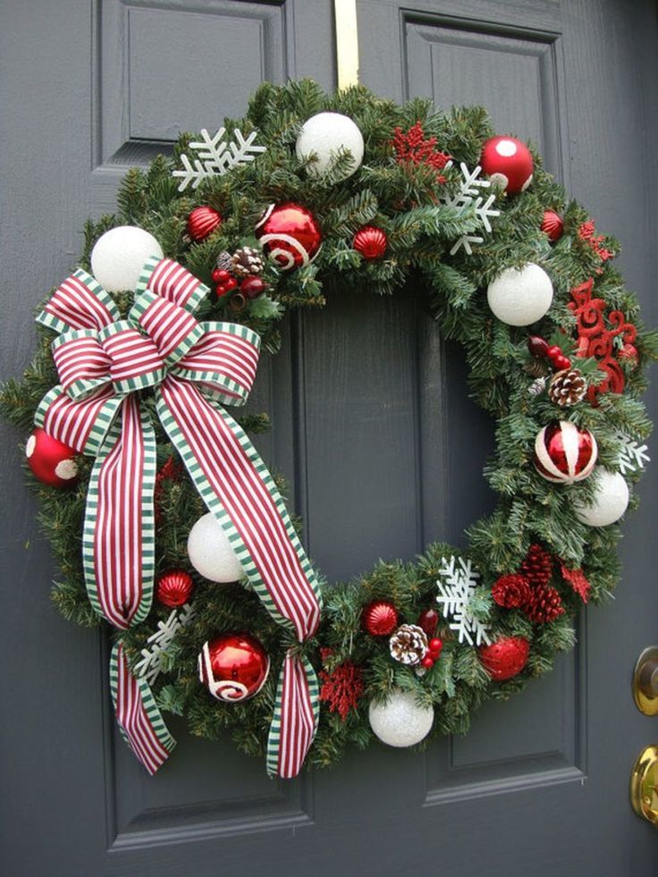 Do -it -yourself New Year's Wreath decor - ideas, photos