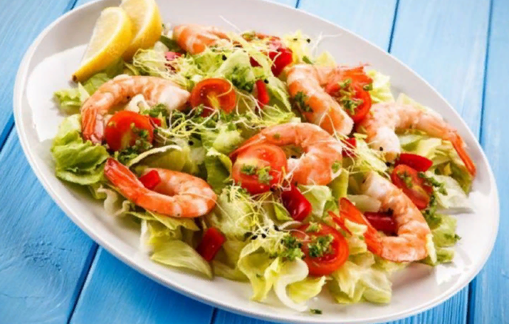 სალათი shrimp- ით ახალი წლისთვის