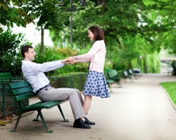 La fille a été la première à inviter à un rendez-vous - qu'est-ce que cela signifie, pourquoi fait-elle cela, comment réagir?