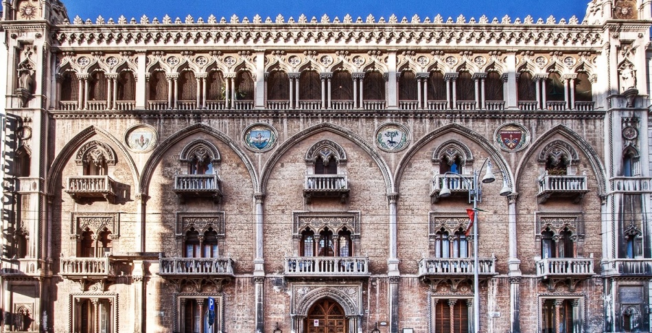 Palais de Fitzcarotti à Bari, Poules, Italie