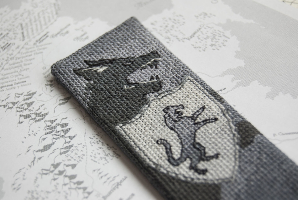 The idea of \u200b\u200bblack and white bookmarks in the style of the Games of Thrones