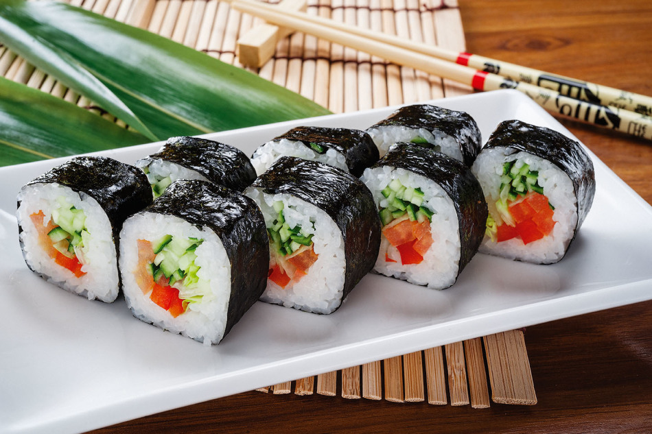 Калорийность суши и роллов: таблица