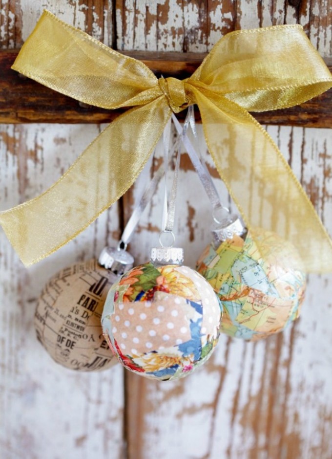 You can just tie a bow from the ribbon for decoupage of the ball