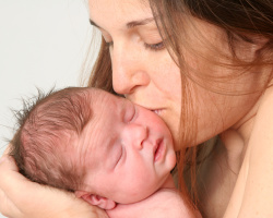 Un nouveau-né éternue: les raisons de ce qu'il faut faire. L'enfant a souvent éternuement: conseils au pédiatre, avis