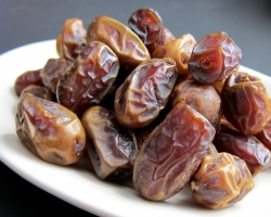 Therapeutic properties of dates, composition and contraindications. What are dried dates for women, men, dried dates? How many dates can you eat per day, is it possible to eat every day?