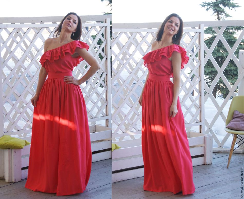 Robe de corail vif pour un invité lors d'un mariage