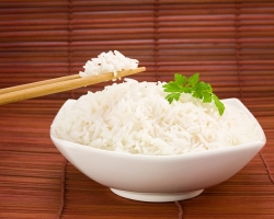 How to prepare rice for sushi and rolls according to a classic recipe, with dried algae of nori, grape bite, with table vinegar, grinded rice with the addition of sake, in multicooker: recipes and secrets of cooking