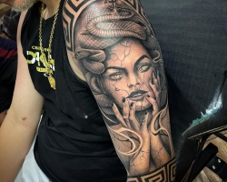 What does the gorgon tattoo mean for girls, men and women? Gorgon Medusa Tattoo: location, varieties, sketches, photos what tattoos are combined with a gorgon jellyfish tattoo?