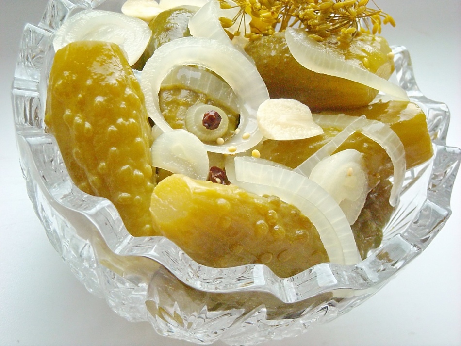 Bolgarian cucumbers with citric acid