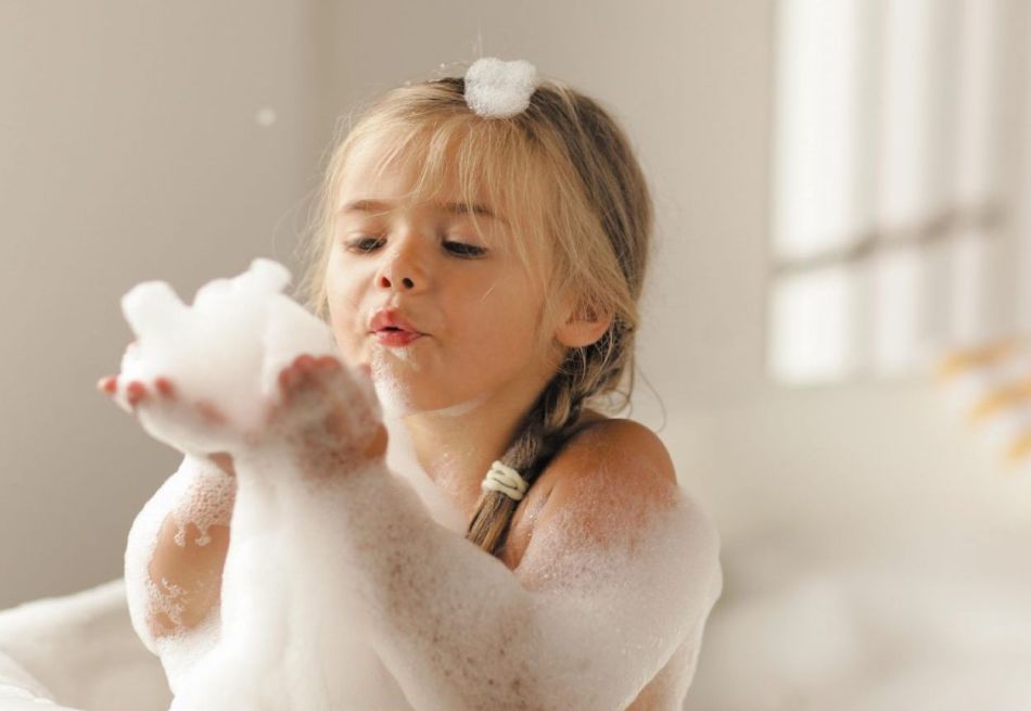 Children love to play in the foam bath