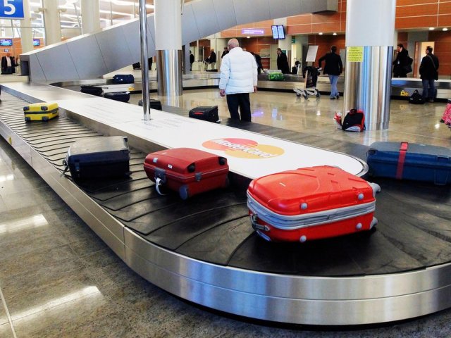Можно ли взять один чемодан, багаж на двоих в самолет? Какой разрешенный вес одного чемодана на двоих в зарубежных и внутренних авиарейсах?