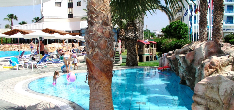 สระว่ายน้ำสำหรับเด็กที่ Pavlo Napa Beach 4*, Ayia-Napa, Cyprus Hotel