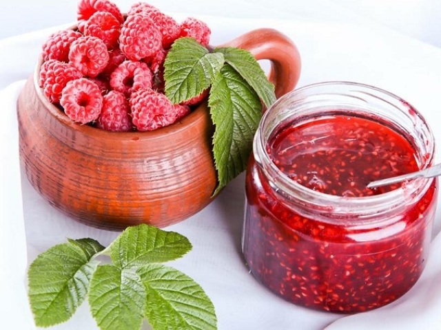 Raspberry con azúcar para el invierno sin cocinar: secretos de cocina de cocina, recetas