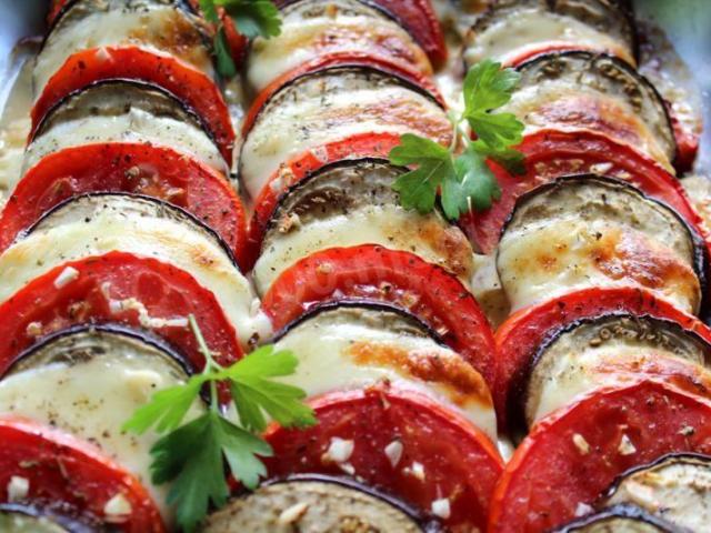 Eggplant baked in the oven with tomatoes: 2 best step -by -step recipe with detailed ingredients